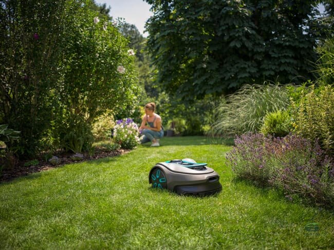 Robot tondeuse connecté GARDENA SMART SILENO FREE 900M2