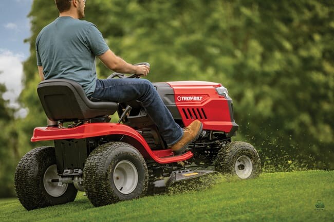Tondeuse autoportée à éjection latérale TROYBILT 107T-S 679 cm³ l.107 cm