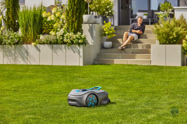 Robot tondeuse connecté GARDENA SMART SILENO FREE 900M2
